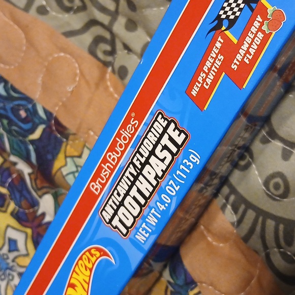 Hot Wheels Anticavity Fluoride Toothpaste - Blue and Red - Picture 4 of 8